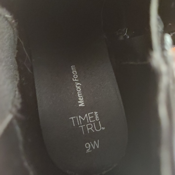 Time and Tru Black Ankle Boots - Picture 4 of 4